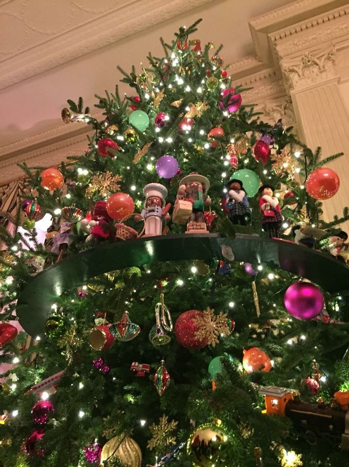 Decorating at The White House in 2015